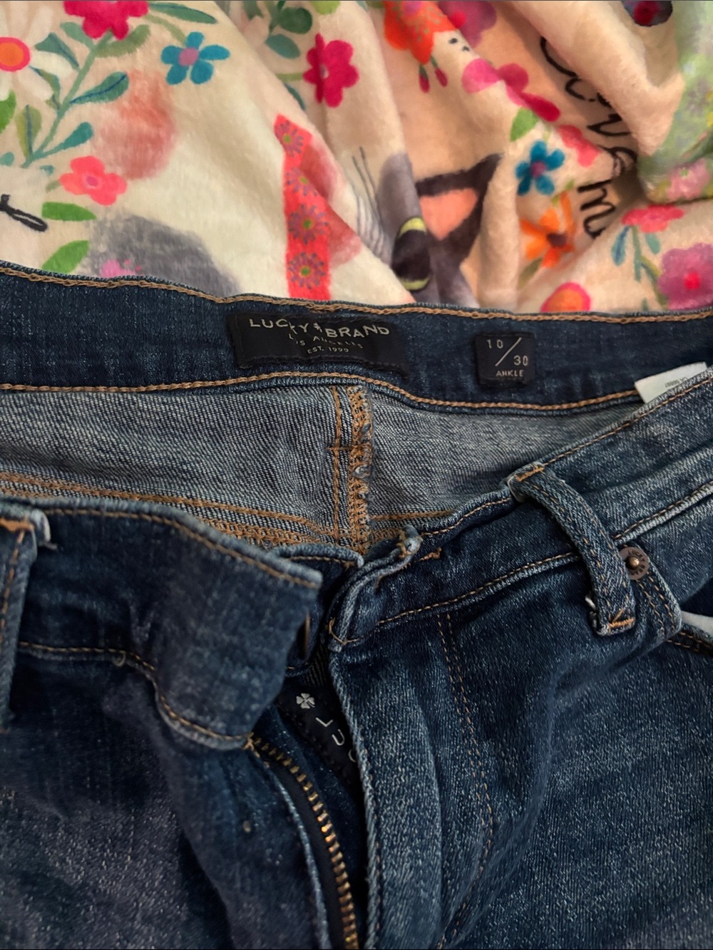 Lucky Brand Women's Dark Blue Ankle Jeans - Size 10/30 a